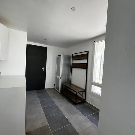 Studio 1 Etage Au Centre De * Marseille