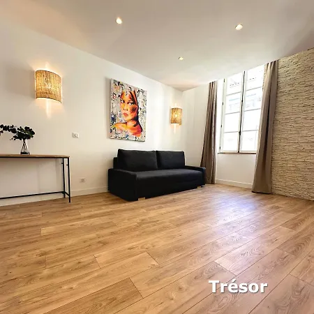Du Vieux Port 4*