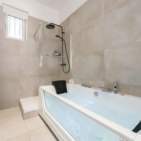 Apartment Avec Baignoire Balneo A 4min A Pied Du Vieux-port Marseille
