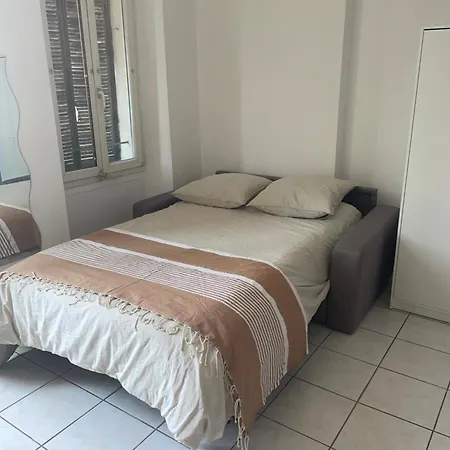 Le Petit Marseillais Apartment *