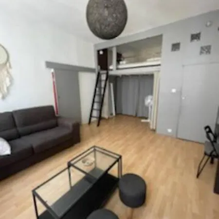 Joli T1+ Bien Situe Dans Le 6eme De Marseille, Proche Commodites *