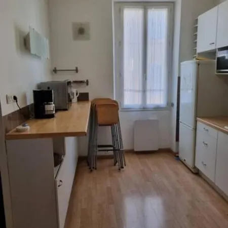 Joli T1+ Bien Situe Dans Le 6eme De Marseille, Proche Commodites