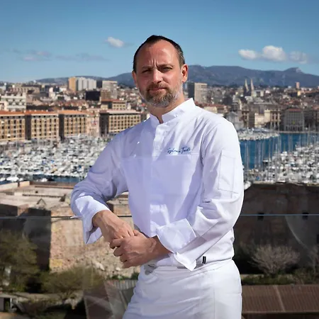 Sofitel Vieux-port מלון