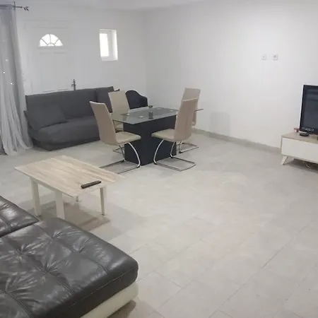 Grand Apartment *