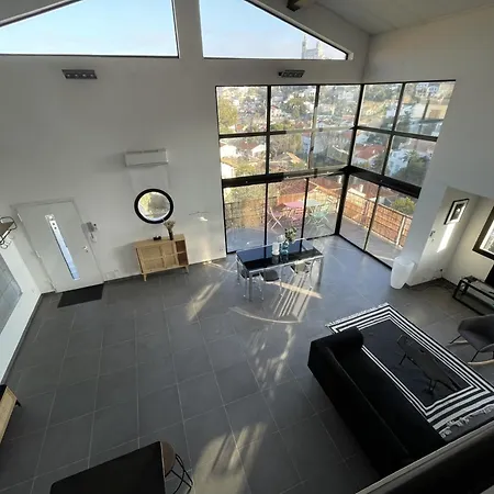Luxueux Duplex Avec Vue Panoramique Sur Notre-dame Marseille