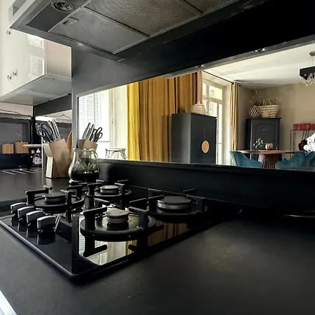 Sur Les Toits Du Vieux Port Apartment *