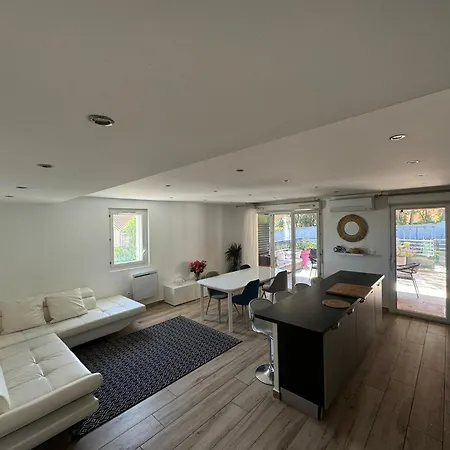 Morgiou Sormiou T4 Climatise Familial - 3 - Terrasse Bois - Jardin Privatif - Calanques A Pied - Plages & Velodrome A 10 Min - Ideal Familles & Randonneurs & Grimpeurs - Escalade A 5 Min - Sud Marseille