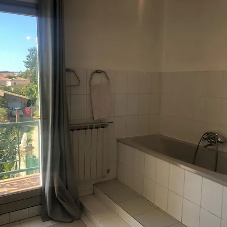 Avec Piscine Homestay Marseille