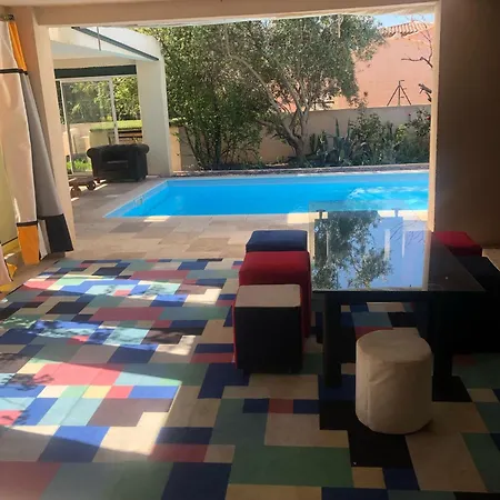 Avec Piscine Homestay