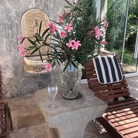 Avec Piscine *