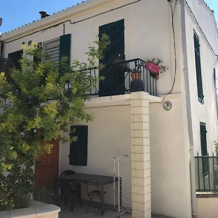 Terrasse Privee Piscine Homestay Marseille
