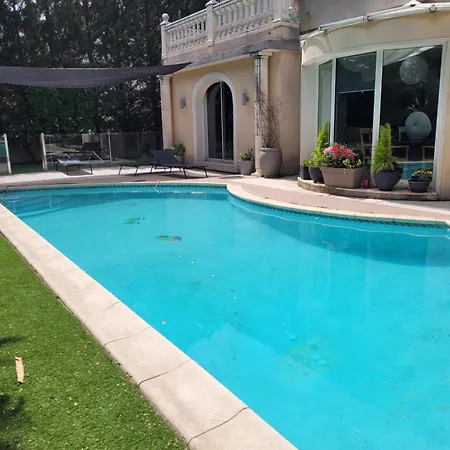 Piscine Confort, Barbecue 4 Etoiles * Marseille