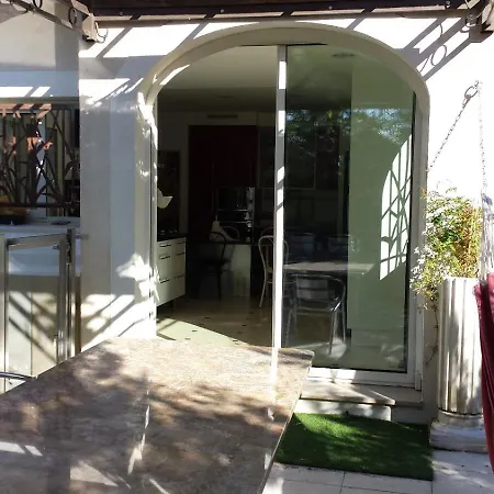 Piscine Confort, Barbecue 4 Etoiles * Marseille
