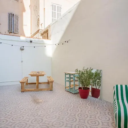 Apartment Avec Terrasse Authentique A Marseille