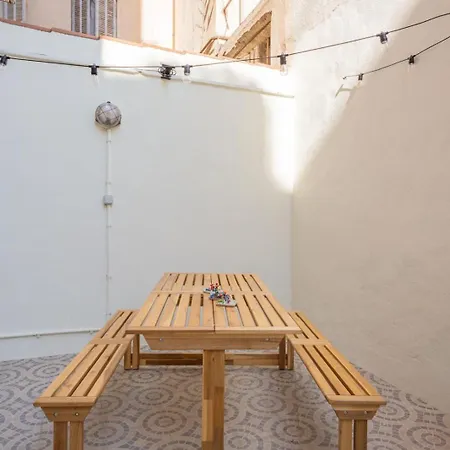 Avec Terrasse Authentique A Marseille