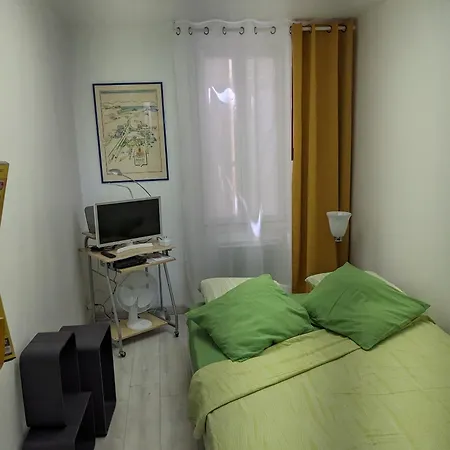 Joli T2 Meuble De 20 M² Situee A 2 Minutes A Pied Du Metro Marseille