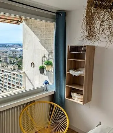 Apartment Ideal Sea View, Near Calanques &velodrome -parking Marseille
