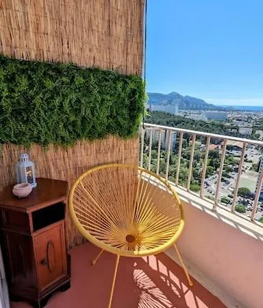 Apartment Ideal Sea View, Near Calanques &velodrome -parking Marseille