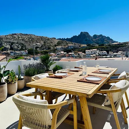 Aux Goudes Villa *