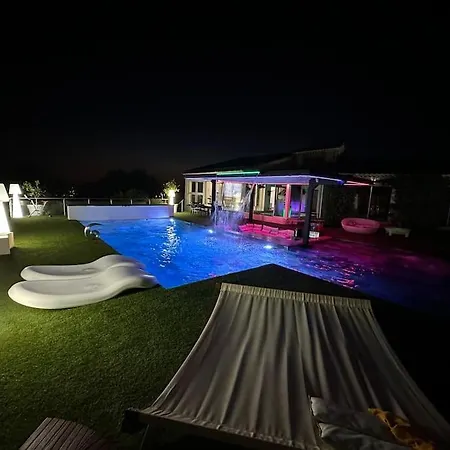 Fabuleuse -7 -14 Pers Avec Grande Piscine 2 Jacuzzis *