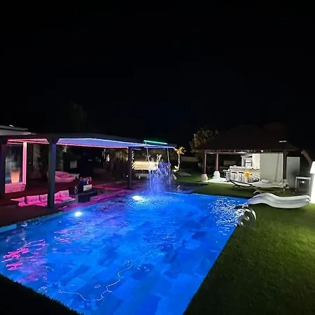 Fabuleuse -7 -14 Pers Avec Grande Piscine 2 Jacuzzis Villa