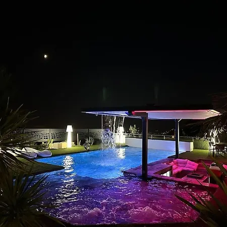 Fabuleuse -7 -14 Pers Avec Grande Piscine 2 Jacuzzis *