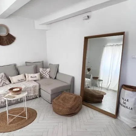 Apartment Petit Nid Douillet Vieux Port 4 Personnes *