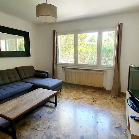 Bas De Avec Piscine Homestay *