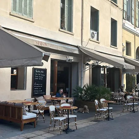 Apartment Place Aux Huiles