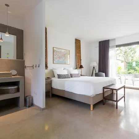 Hotel 96 3*