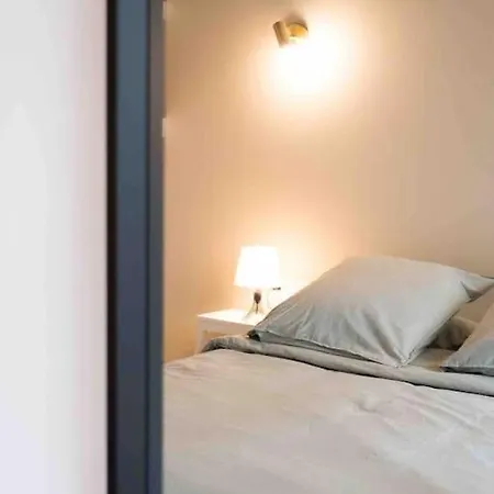 T2 47m2 Avec Terrasse - Proche Gare Apartment *