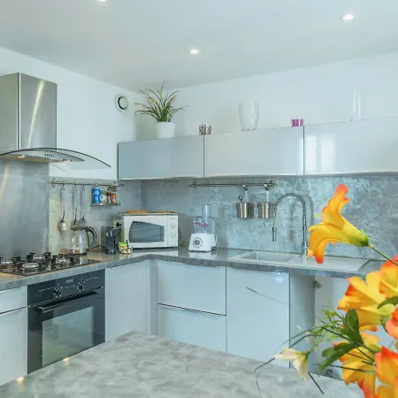 La Charmerie Duplex Climatise A 5min Du Vieux Port Apartment