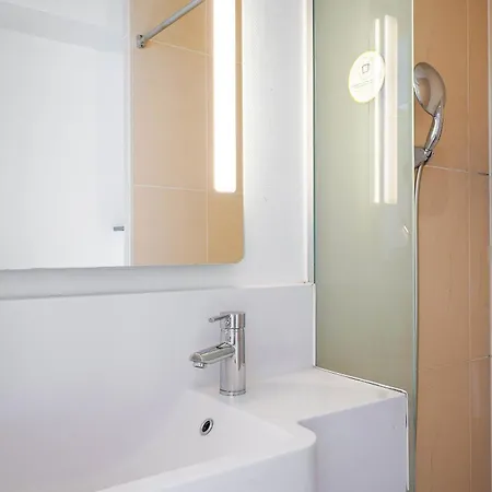 Hotel Centre La Joliette 3*