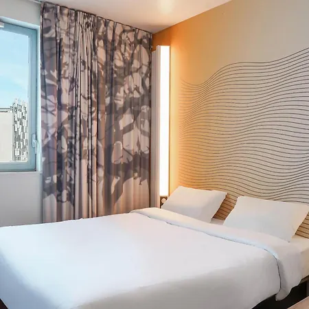 Centre La Joliette 3*