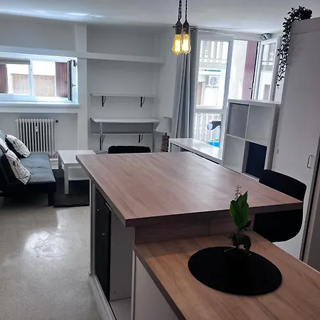 T1 En Face De La Timone Apartment *