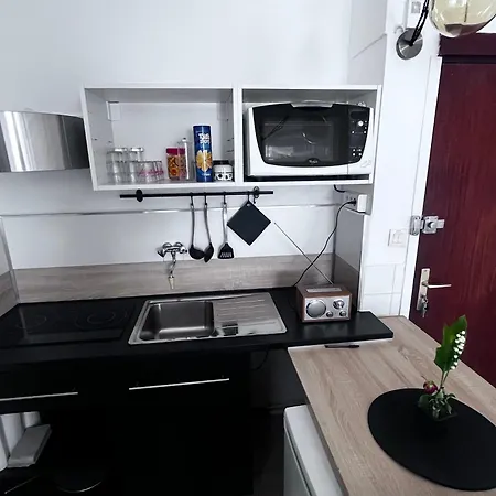 Apartment T1 En Face De La Timone