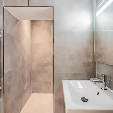Fully-equipped In Panier Close To Business Area Joliette And Old-port * Marseille