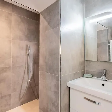 Fully-equipped In Panier Close To Business Area Joliette And Old-port Marseille