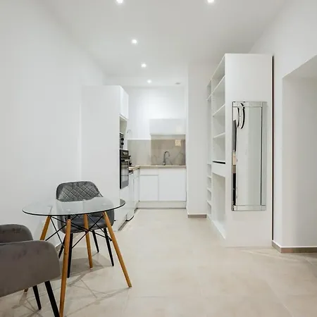 Fully-equipped In Panier Close To Business Area Joliette And Old-port Apartment Marseille