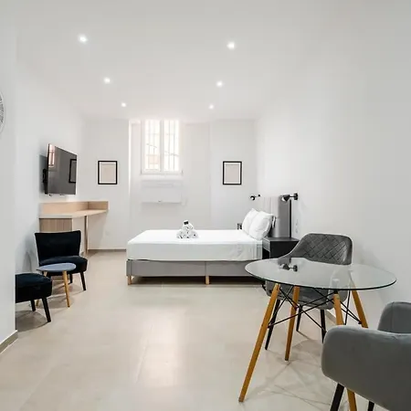 Fully-equipped In Panier Close To Business Area Joliette And Old-port * Marseille