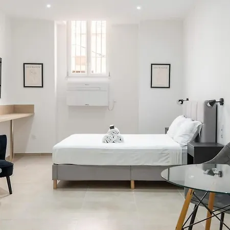 Fully-equipped In Panier Close To Business Area Joliette And Old-port Apartment *