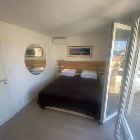 La Flibuste Des Goudes: Calanques Seaside Retreat With Gardens