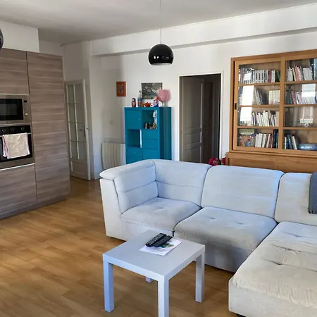 Apartment Centre Avec Parking *