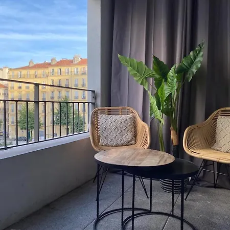 Aj - Stylish Pied-a-terre A La Joliette - Parking Apartment Marseille