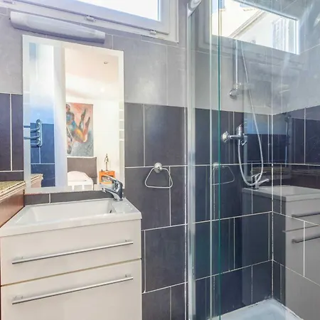 Apartment Magnificent With Terrace -1br 4p-