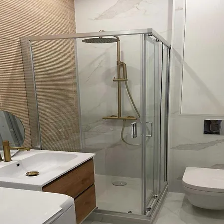 Elegant - 1bd 4p - 6e Arrd *