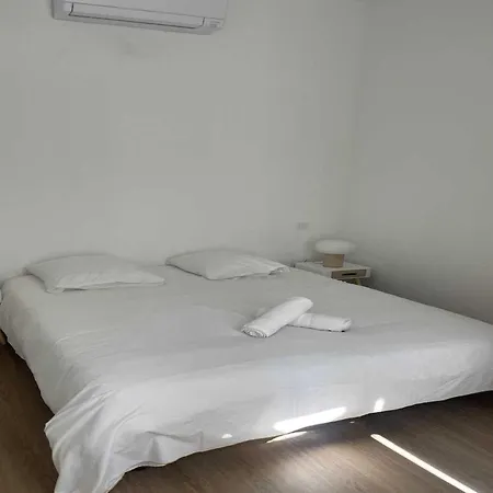 Elegant - 1bd 4p - 6e Arrd