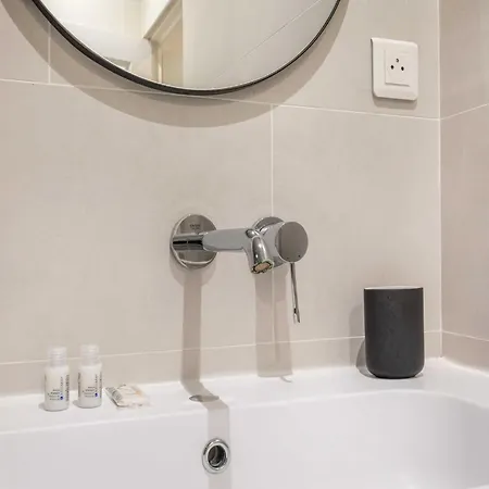 Charming Renovated Apt-1br 4p- Notre Dame Du Mont Apartment *