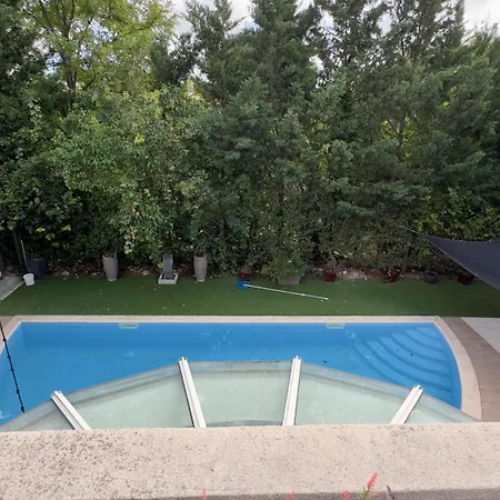 Piscine Confort, Barbecue 4 Etoiles * Marseille