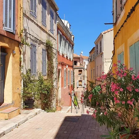 Apartment En Plein Coeur Historique Marseille